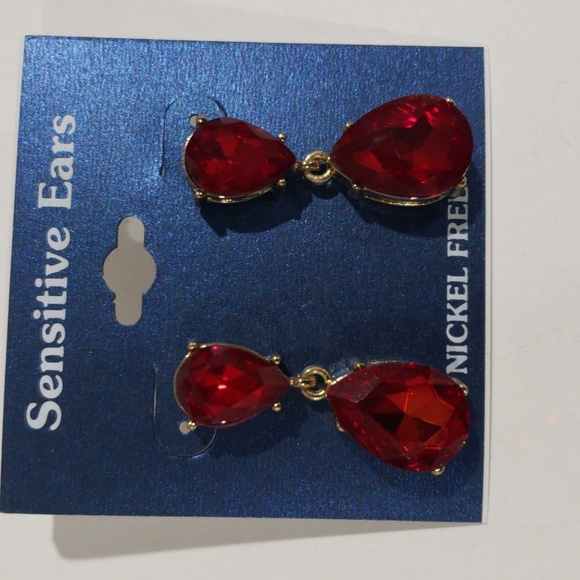 Elegant Gold tone Red Stone Crystal Drop Earrings - Women's Fashion Jewelry - Picture 6 of 8